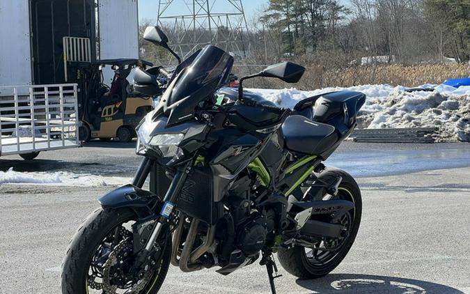 2020 Kawasaki Z900 ABS Metallic Graphite Gray/Metallic Spark Bla