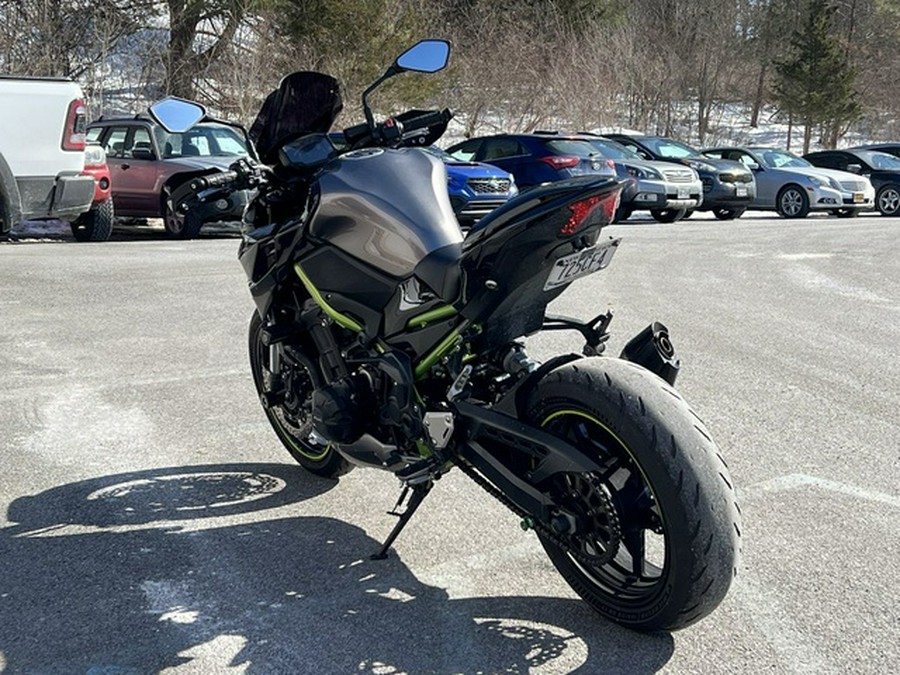 2020 Kawasaki Z900 ABS Metallic Graphite Gray/Metallic Spark Bla