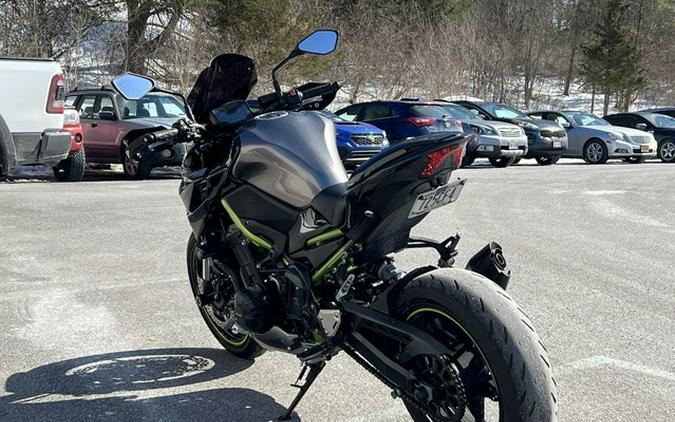 2020 Kawasaki Z900 ABS Metallic Graphite Gray/Metallic Spark Bla