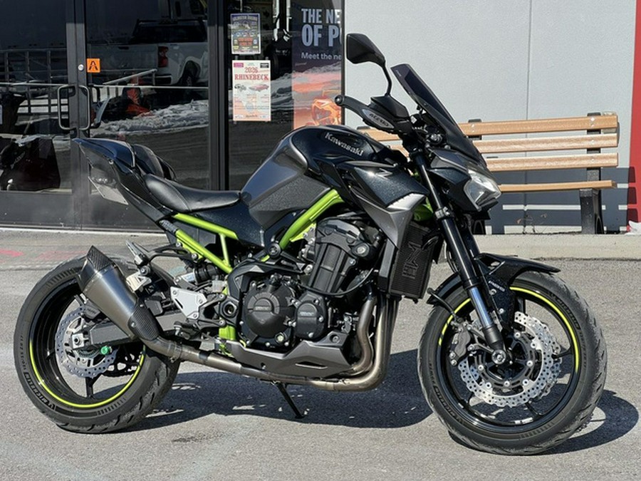 2020 Kawasaki Z900 ABS Metallic Graphite Gray/Metallic Spark Bla