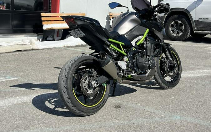 2020 Kawasaki Z900 ABS Metallic Graphite Gray/Metallic Spark Bla