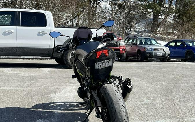 2020 Kawasaki Z900 ABS Metallic Graphite Gray/Metallic Spark Bla