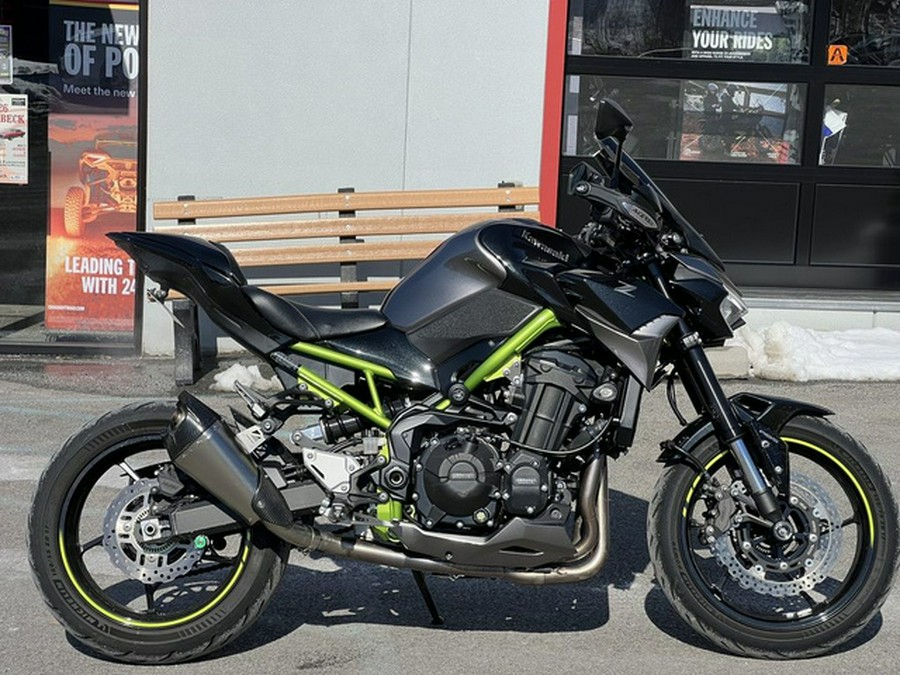 2020 Kawasaki Z900 ABS Metallic Graphite Gray/Metallic Spark Bla