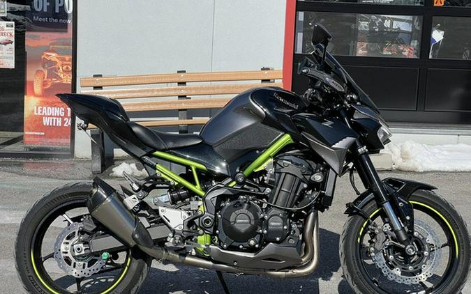 2020 Kawasaki Z900 ABS Metallic Graphite Gray/Metallic Spark Bla
