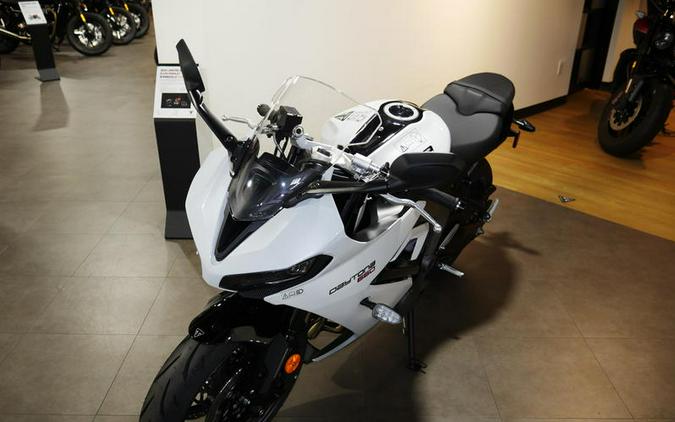 2025 Triumph Daytona 660 Snowdonia White/Sapphire Black