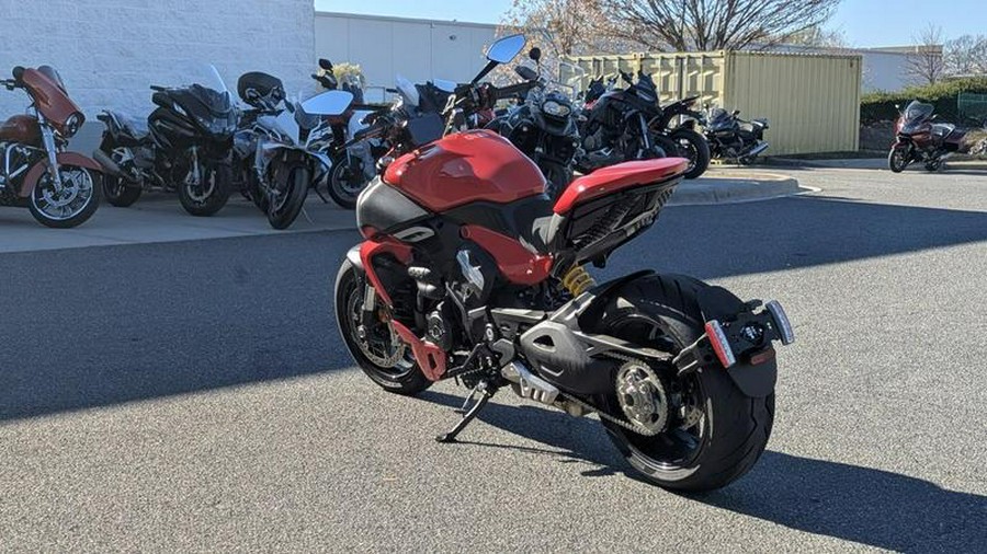 2025 Ducati Diavel V4 Ducati Red