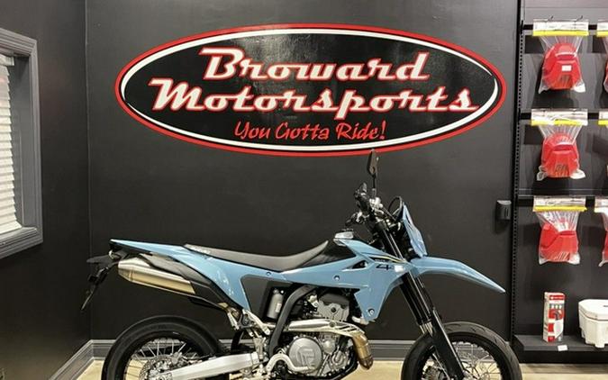 2025 Suzuki DR-Z4SM