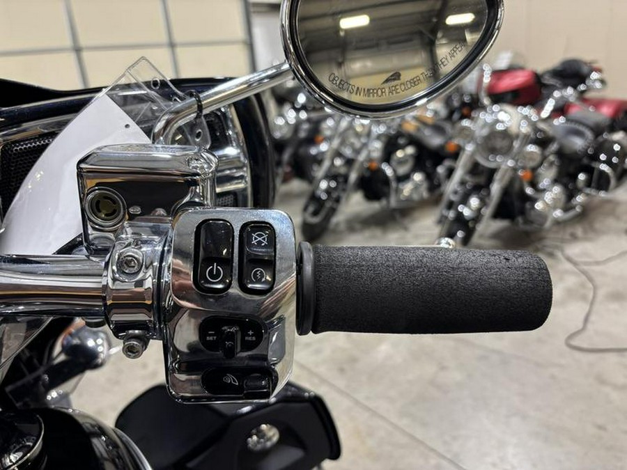 2021 Indian Motorcycle® Roadmaster® Limited Thunder Black Azure Crystal