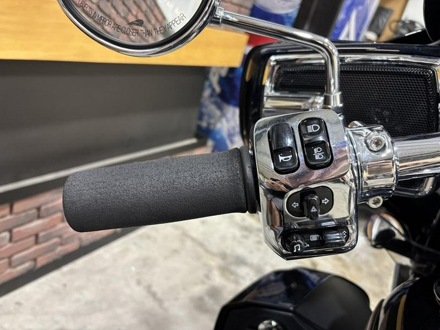 2021 Indian Motorcycle® Roadmaster® Limited Thunder Black Azure Crystal