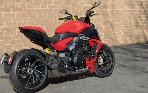 2025 Ducati Diavel V4 Ducati Red