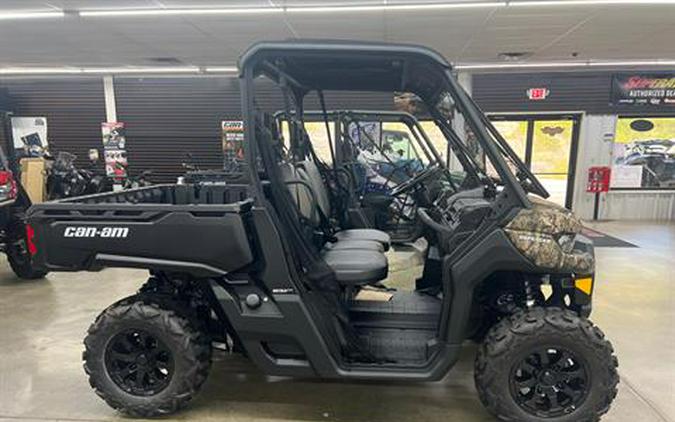 2023 Can-Am Defender DPS HD7