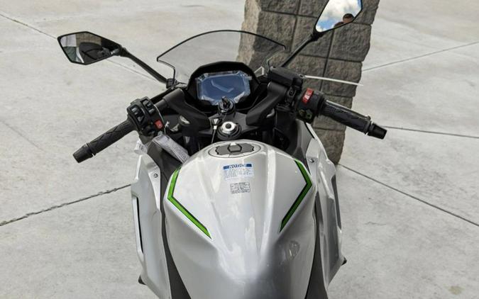 2024 Kawasaki Ninja® 7 Hybrid ABS