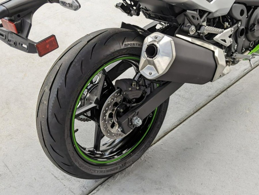 2024 Kawasaki Ninja® 7 Hybrid ABS