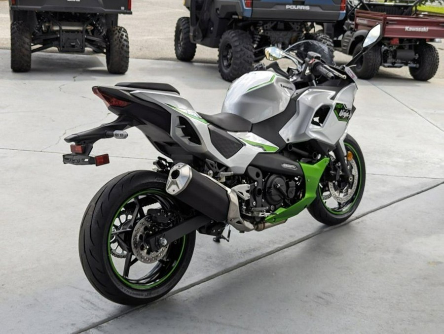 2024 Kawasaki Ninja® 7 Hybrid ABS