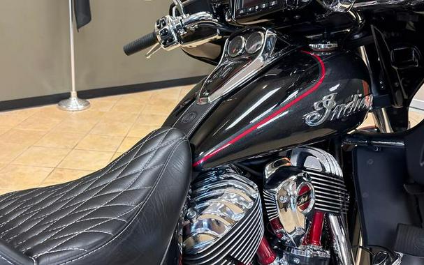2020 Indian Motorcycle® Roadmaster® Elite Thunder Black Vivid Crystal Over Gunmetal Flake