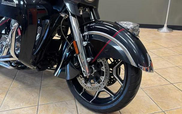 2020 Indian Motorcycle® Roadmaster® Elite Thunder Black Vivid Crystal Over Gunmetal Flake