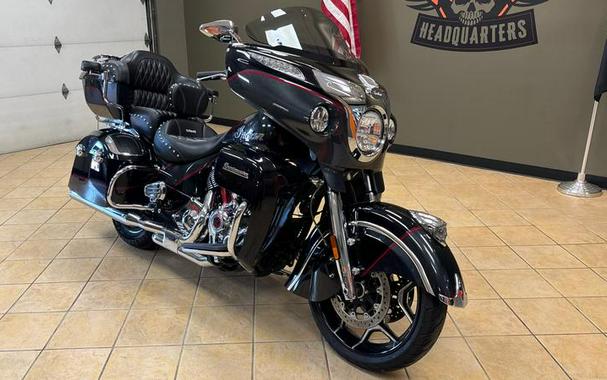2020 Indian Motorcycle® Roadmaster® Elite Thunder Black Vivid Crystal Over Gunmetal Flake