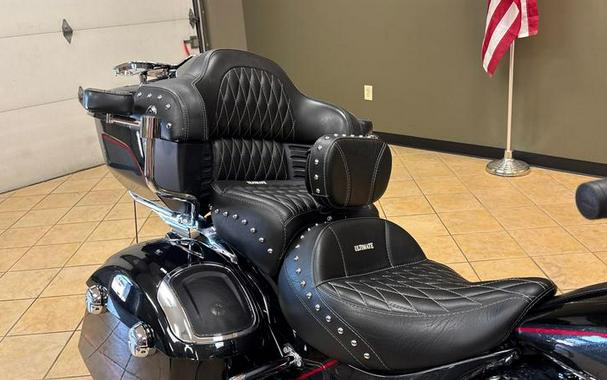 2020 Indian Motorcycle® Roadmaster® Elite Thunder Black Vivid Crystal Over Gunmetal Flake