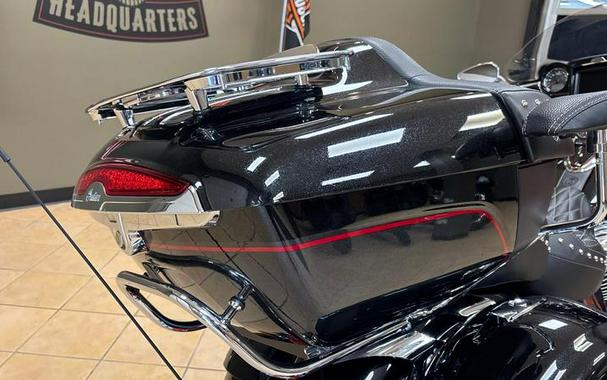 2020 Indian Motorcycle® Roadmaster® Elite Thunder Black Vivid Crystal Over Gunmetal Flake