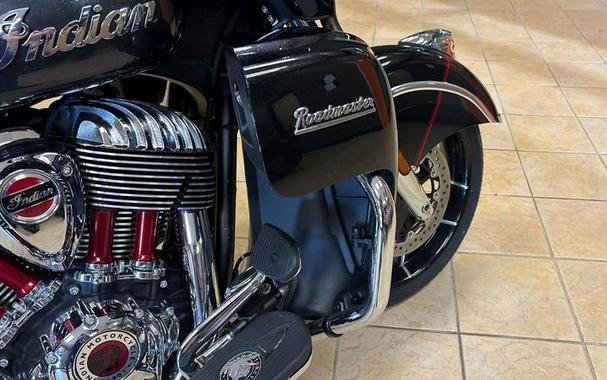 2020 Indian Motorcycle® Roadmaster® Elite Thunder Black Vivid Crystal Over Gunmetal Flake
