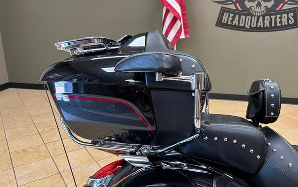 2020 Indian Motorcycle® Roadmaster® Elite Thunder Black Vivid Crystal Over Gunmetal Flake