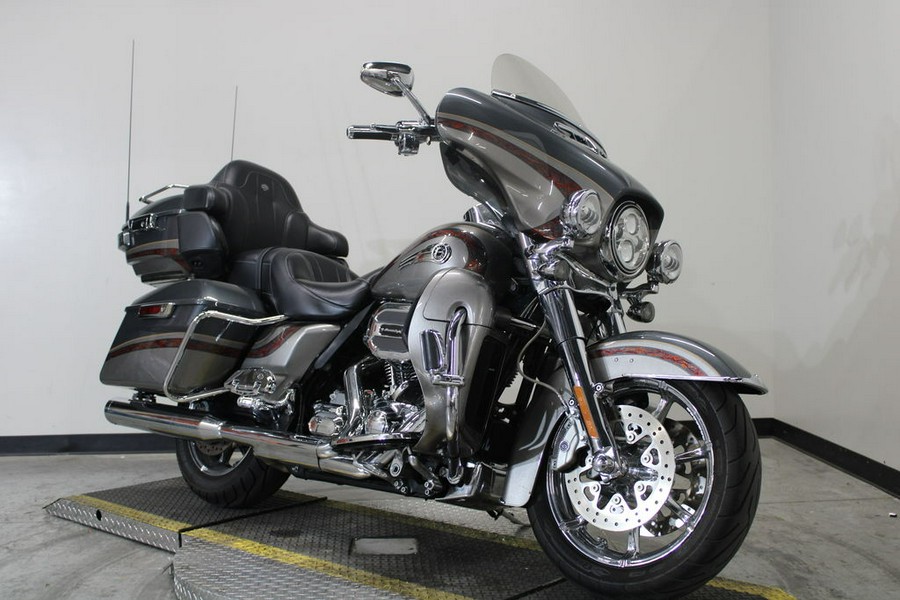 2016 Harley-Davidson® FLHTKSE - CVO™ Limited