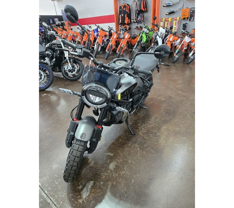 2024 Husqvarna SVARTPILEN 401