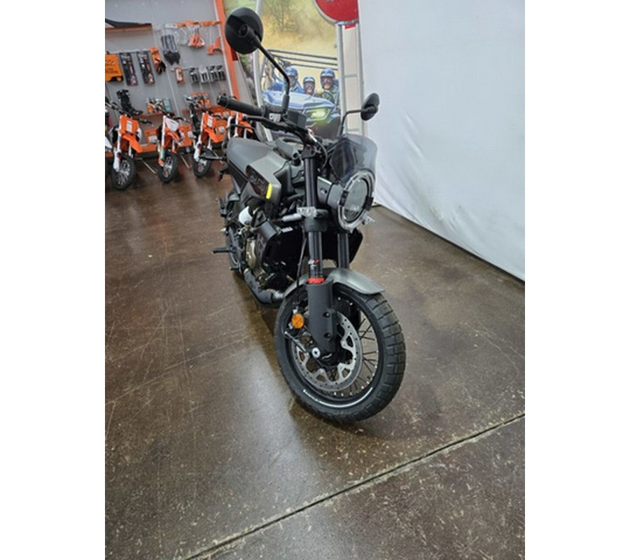 2024 Husqvarna SVARTPILEN 401