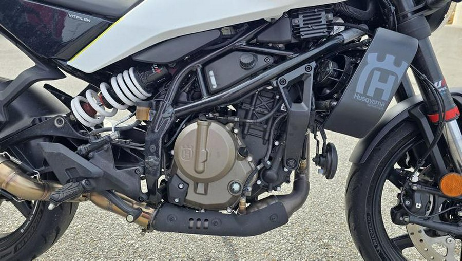 2024 Husqvarna® Svartpilen 401