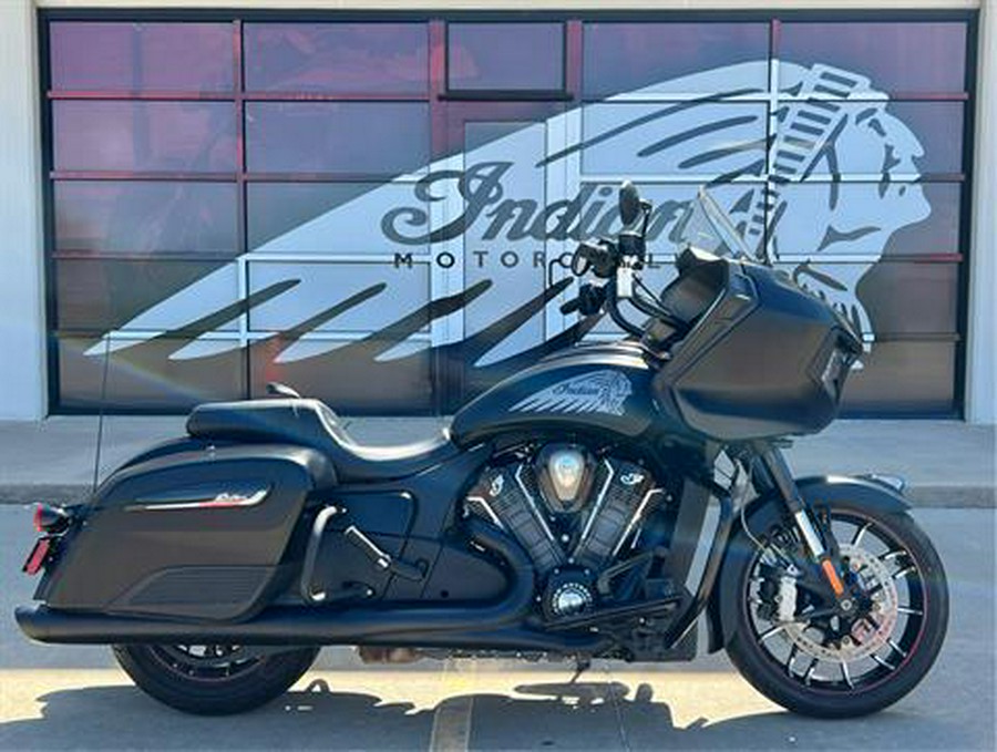 2020 Indian Motorcycle Challenger® Dark Horse®