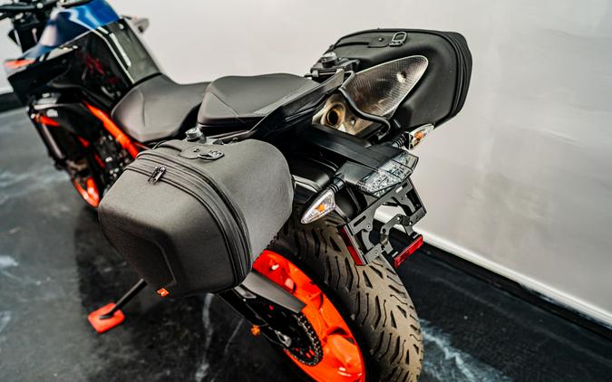 2022 KTM 890 Duke R