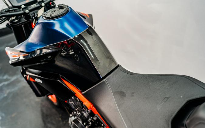2022 KTM 890 Duke R