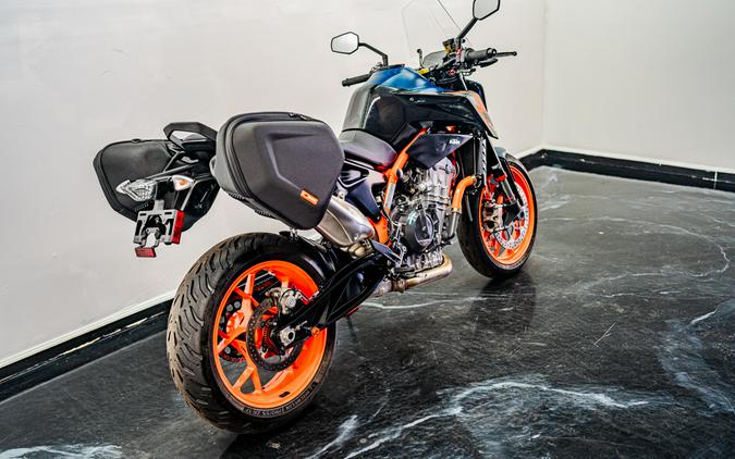 2022 KTM 890 Duke R