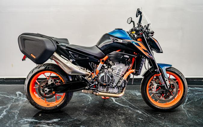 2022 KTM 890 Duke R