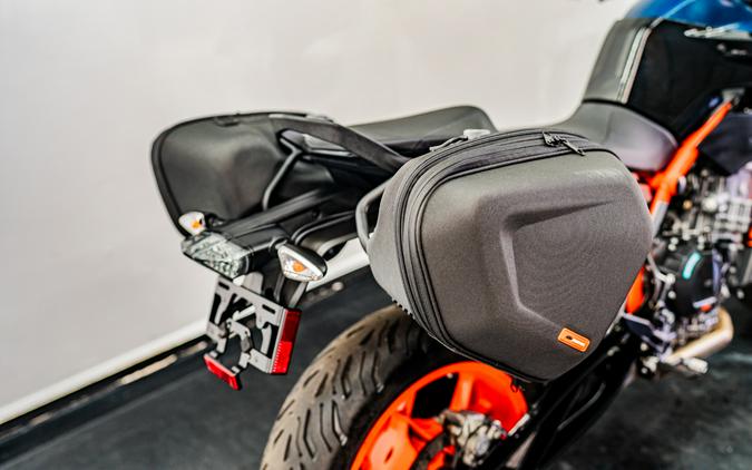 2022 KTM 890 Duke R