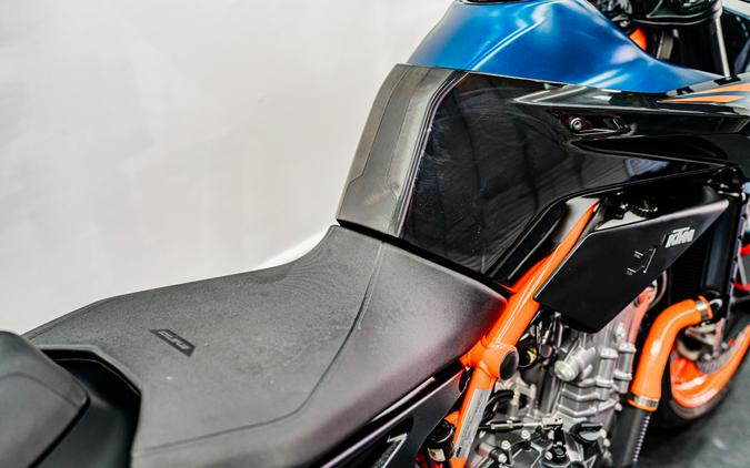 2022 KTM 890 Duke R