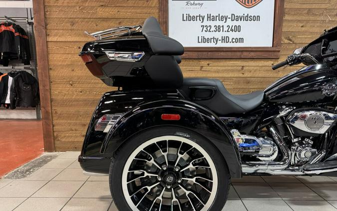 2026 Harley-Davidson® Street Glide 3 Limited Vivid Black Chrome Trim FLHLT