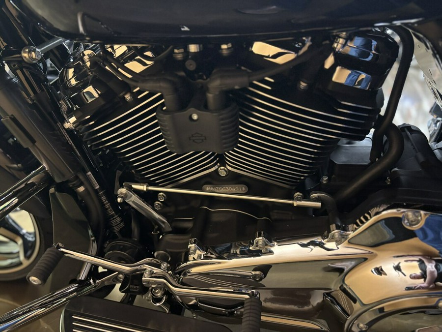 FLTRX 2025 Road Glide™