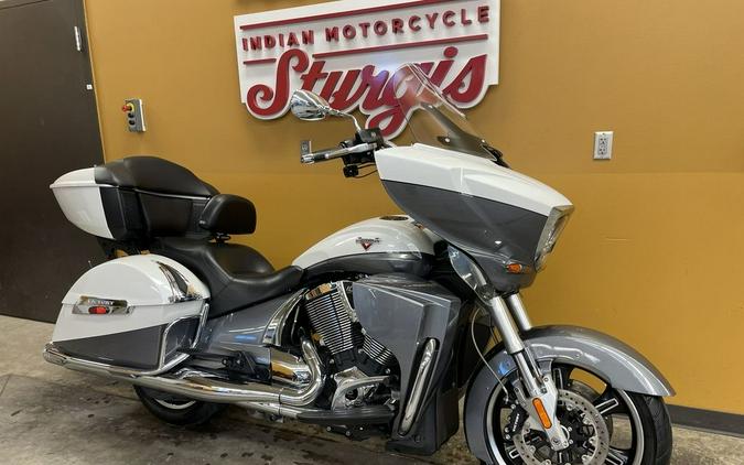 2016 Victory Motorcycles® Cross Country Tour® Two-Tone White Pearl and Gray