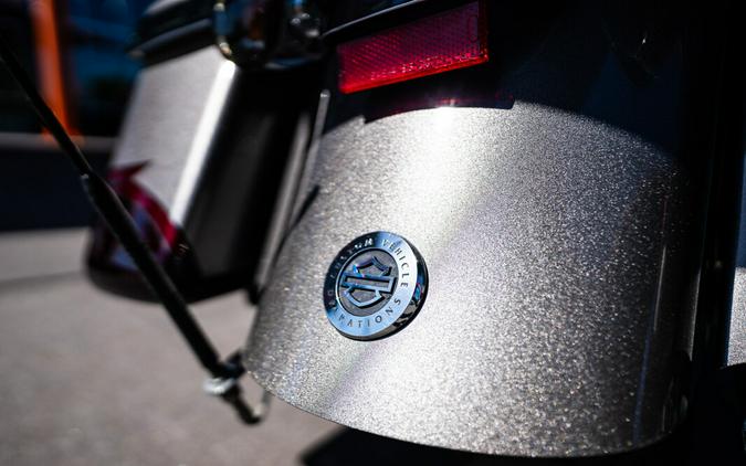 2015 Harley-Davidson CVO Ultra Limited Palladium Silver/Typhoon Maroon
