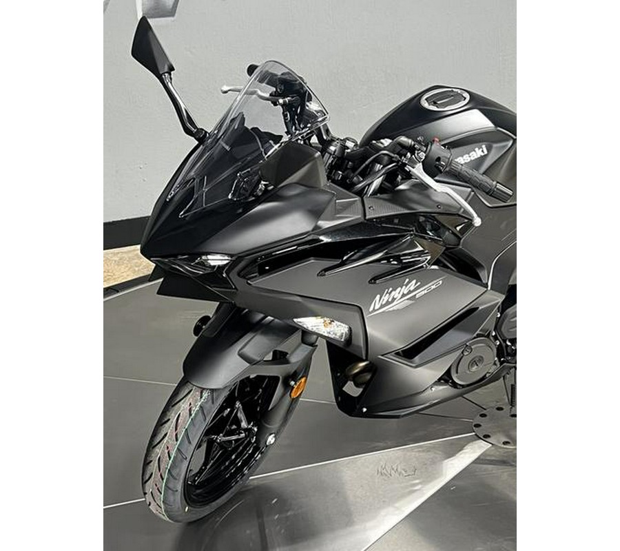 2026 Kawasaki Ninja® 500 ABS Metallic Flat Spark Black