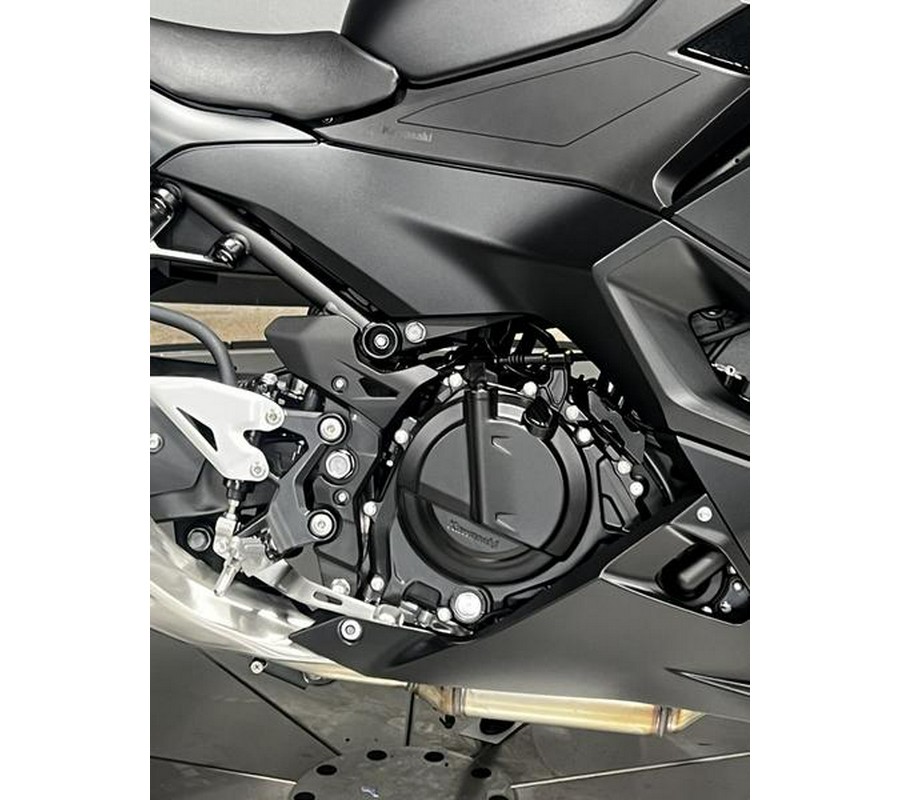 2026 Kawasaki Ninja® 500 ABS Metallic Flat Spark Black
