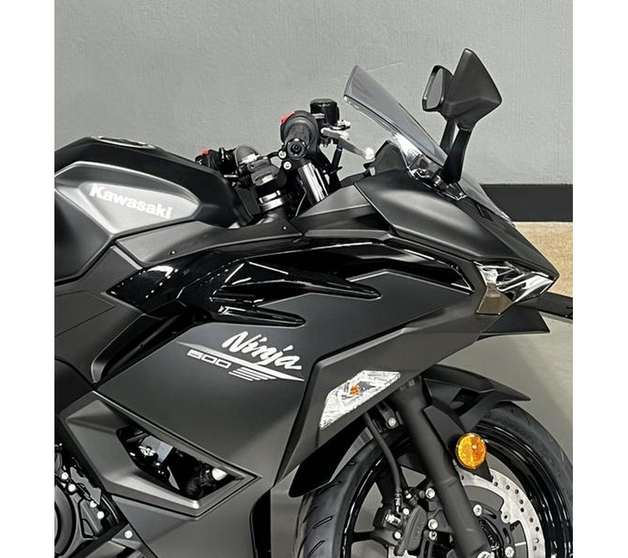 2026 Kawasaki Ninja® 500 ABS Metallic Flat Spark Black