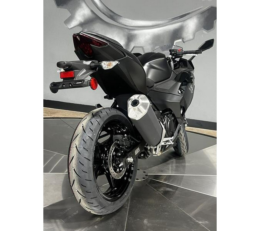 2026 Kawasaki Ninja® 500 ABS Metallic Flat Spark Black