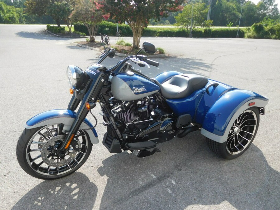 2023 Harley-Davidson Freewheeler Bright Billiard Blue/Billiard Gray