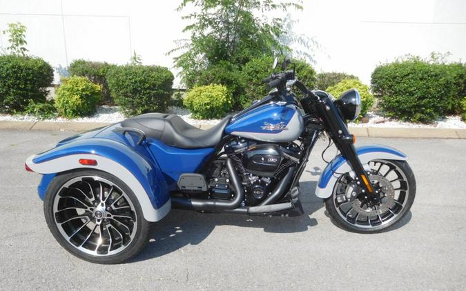 2023 Harley-Davidson Freewheeler Bright Billiard Blue/Billiard Gray