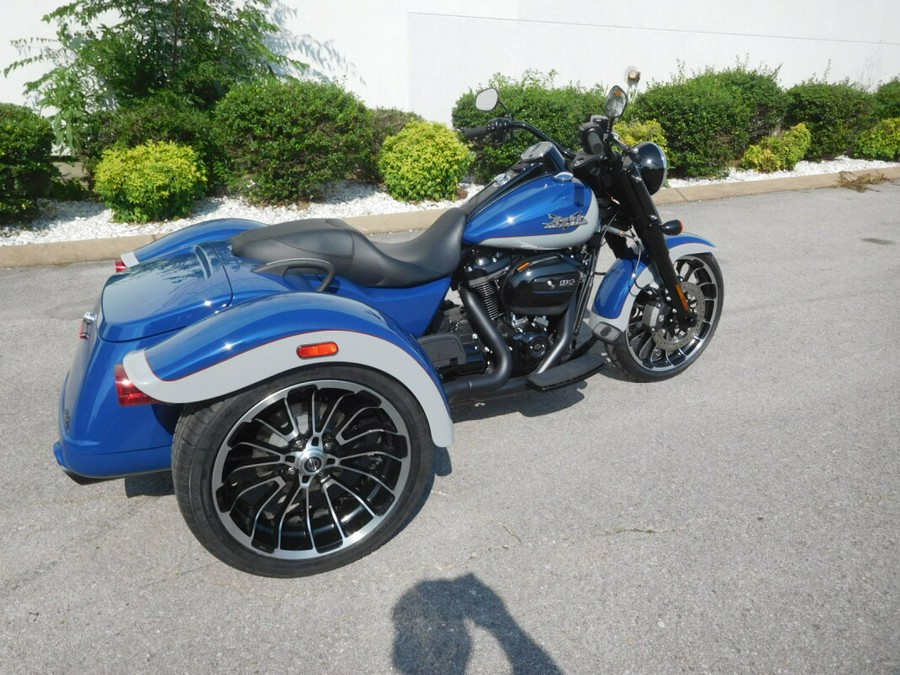 2023 Harley-Davidson Freewheeler Bright Billiard Blue/Billiard Gray