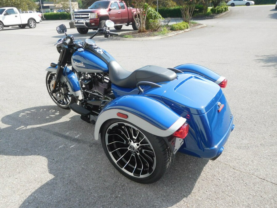 2023 Harley-Davidson Freewheeler Bright Billiard Blue/Billiard Gray