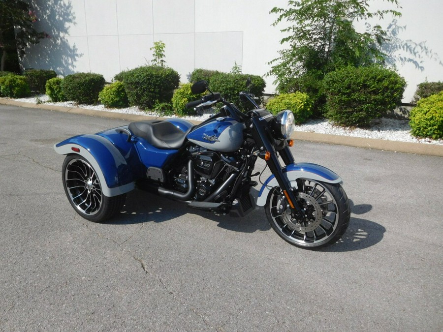 2023 Harley-Davidson Freewheeler Bright Billiard Blue/Billiard Gray