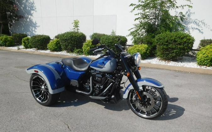 2023 Harley-Davidson Freewheeler Bright Billiard Blue/Billiard Gray